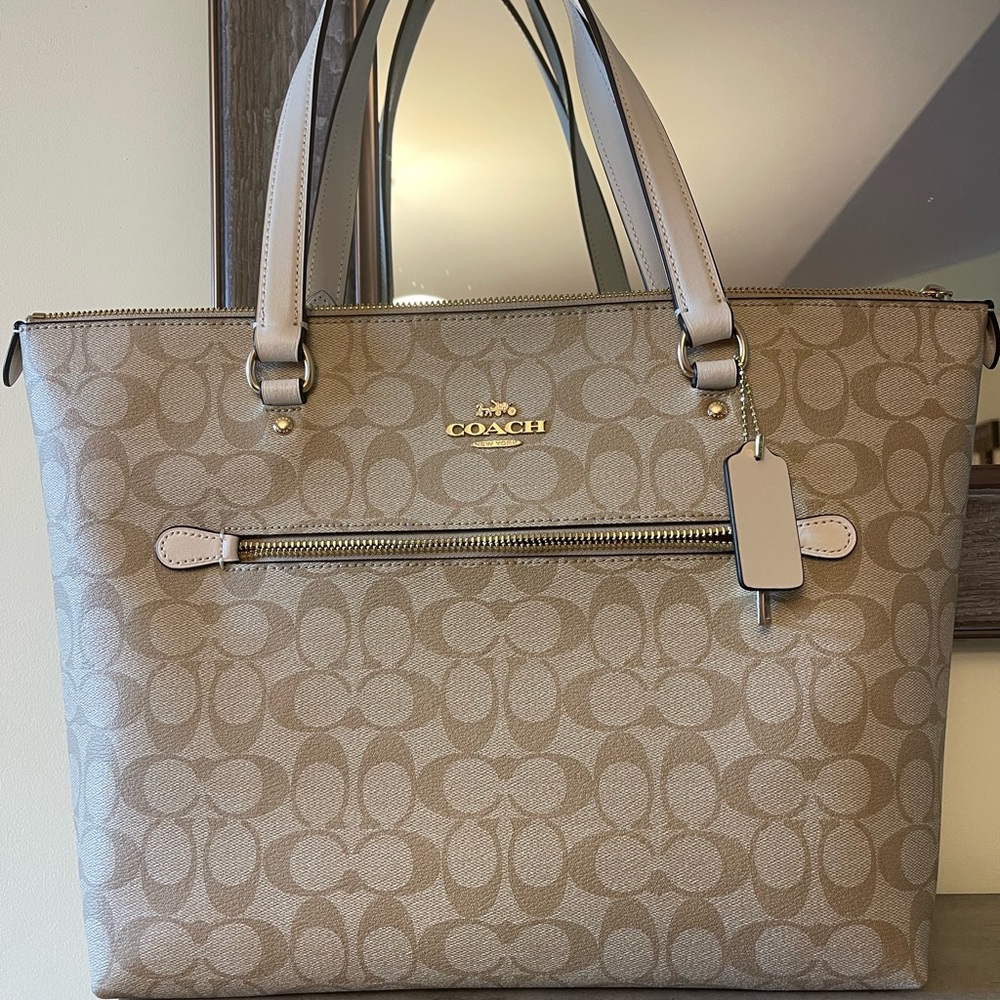 Coach Zip Top Tote in Signature Canvas. Gold/Light Khaki Chalk. Like New.